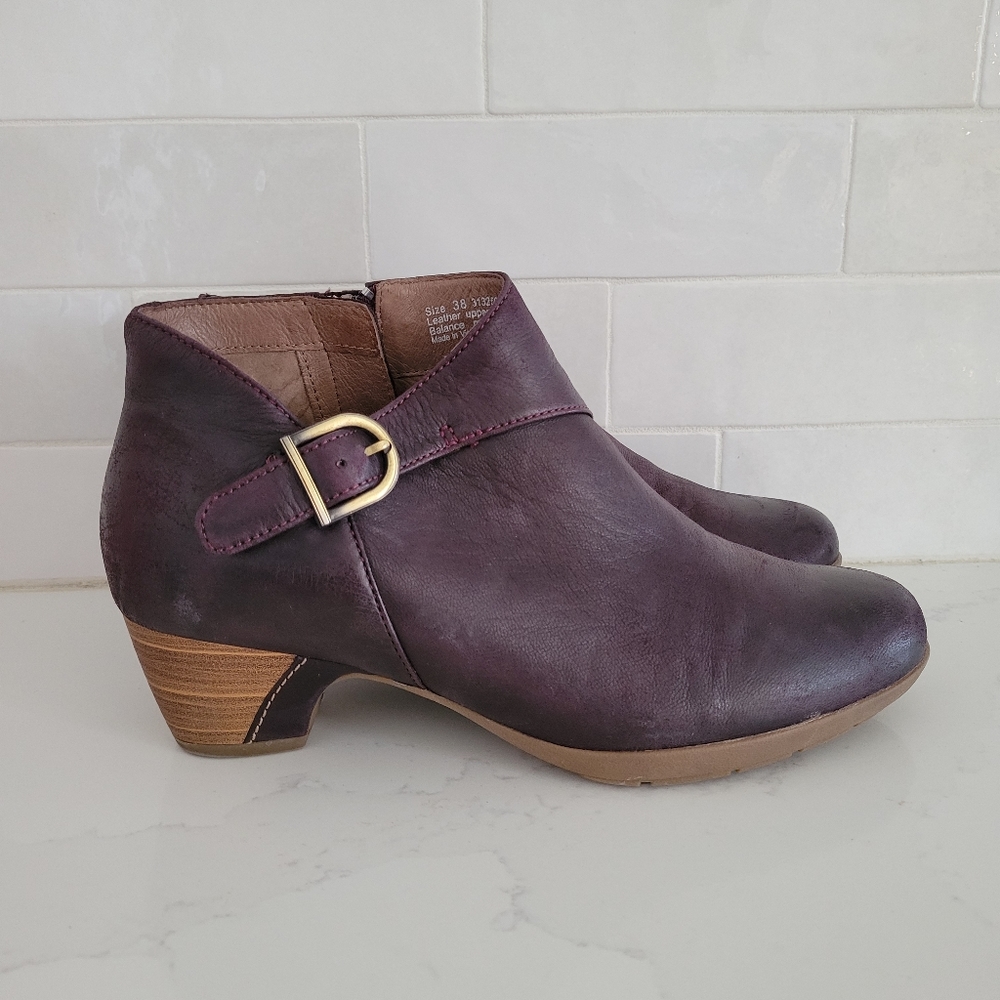 Dansko Darbie Plum Purple Zip-Up Ankle Boot Leather Bootie Buckle Size 38 Fig